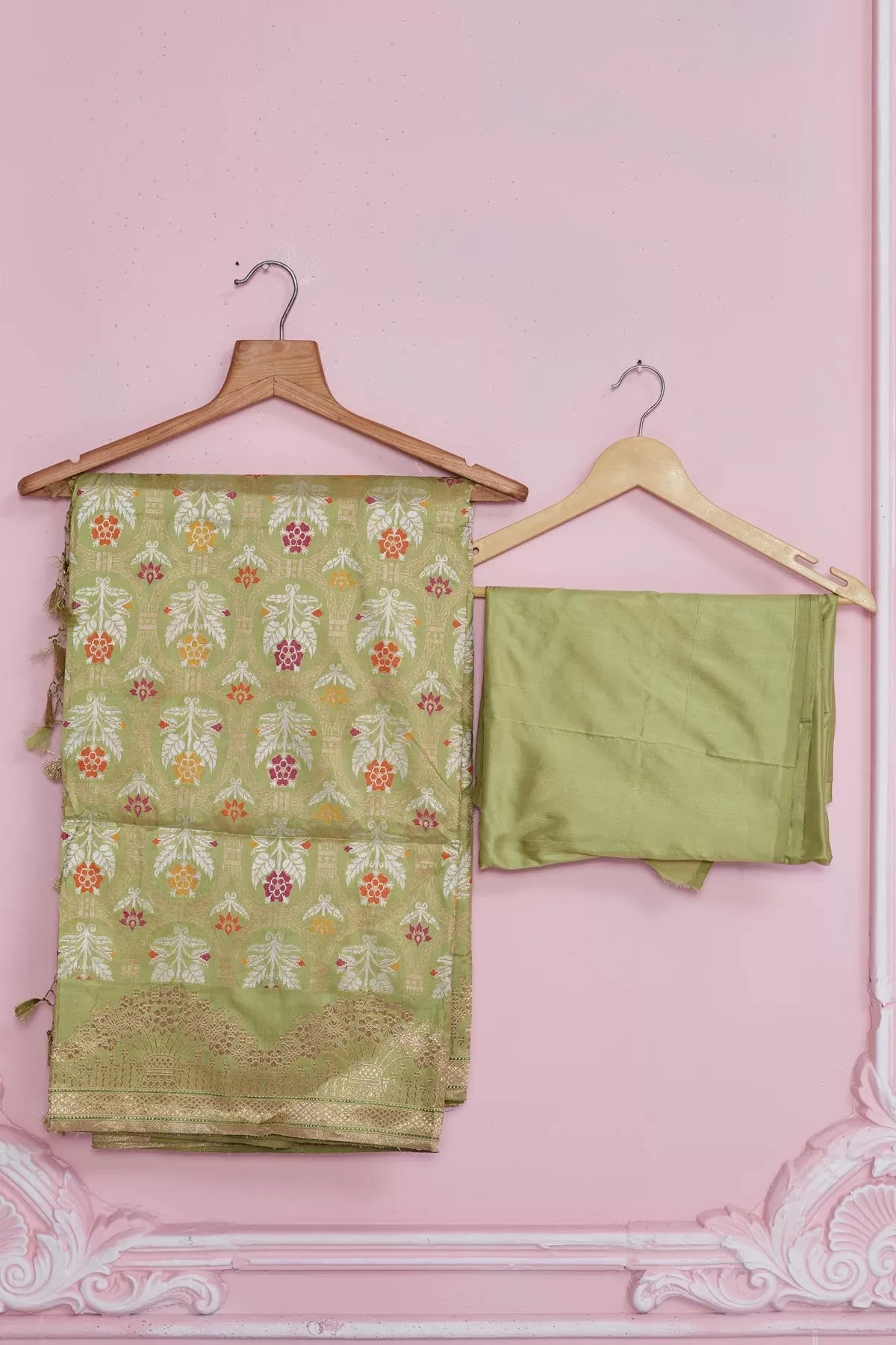 92A205 Pistachio Green Floral Minakari Zari Work Banarasi Saree