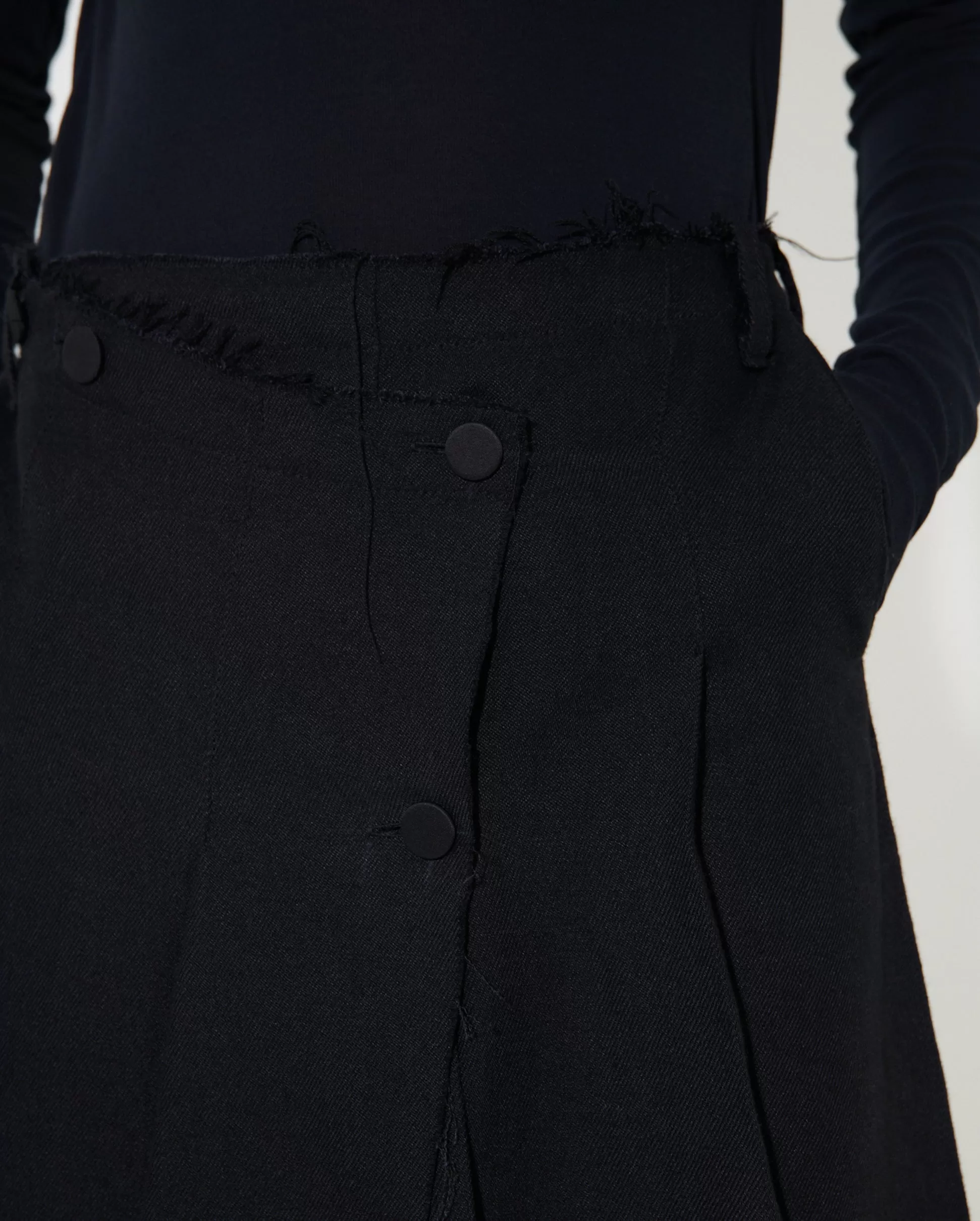 PLEATED WRAP SKIRT / BLACK LINEN